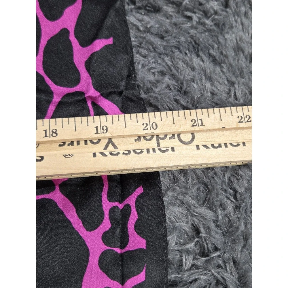 Elaine Gold Collection XIIX Square Scarf Hot Pink And Black 20x20 Giraffe
